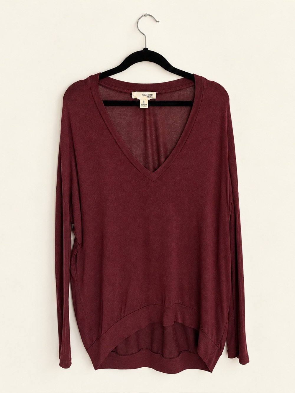 Wilfred V-Neck Long Sleeve Top in Burgundy